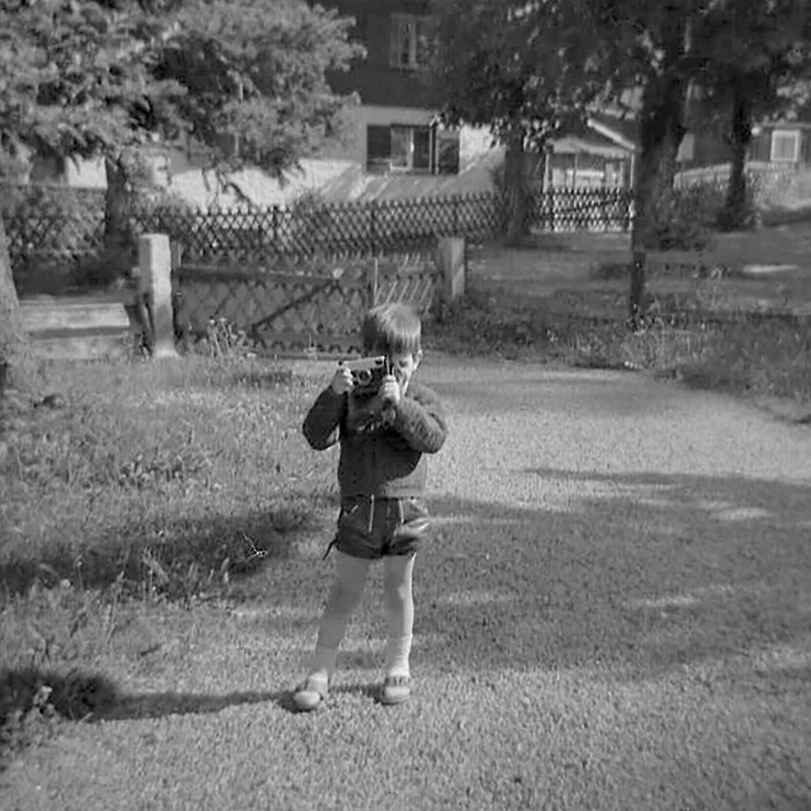 Foto des Wuppertaler Fotografen Uwe Schinkel im Alter von zirka 4 Jahren fotografiert mit einer Kodak instamatic seine ersten Fotos. 